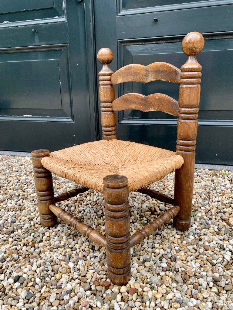 Vintage lage Franse stoel jaren ‘50, Huis en Inrichting, Stoelen, Ophalen, Gebruikt, Bruin, Hout