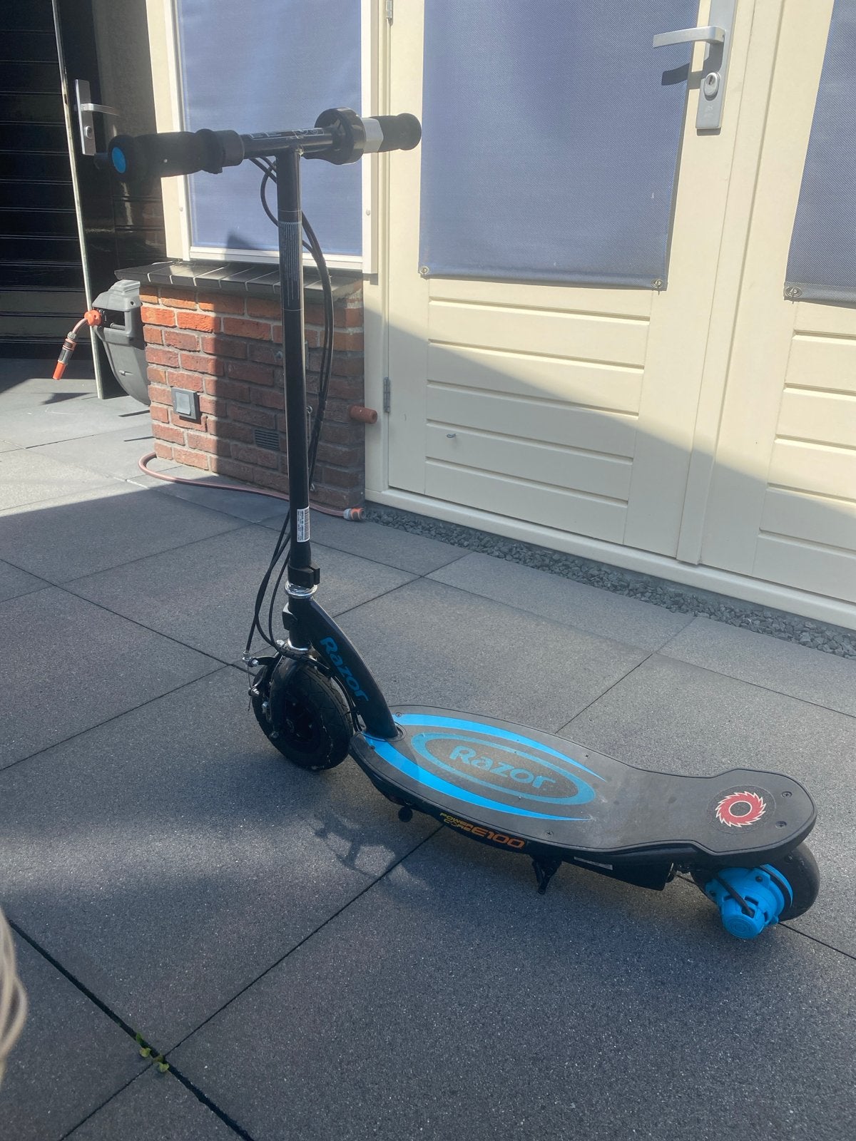 Razor Power Core E100 elektrische step met oplader, Fietsen en Brommers, Steps, Ophalen of Verzenden, Gebruikt, Elektrische step (E-scooter)