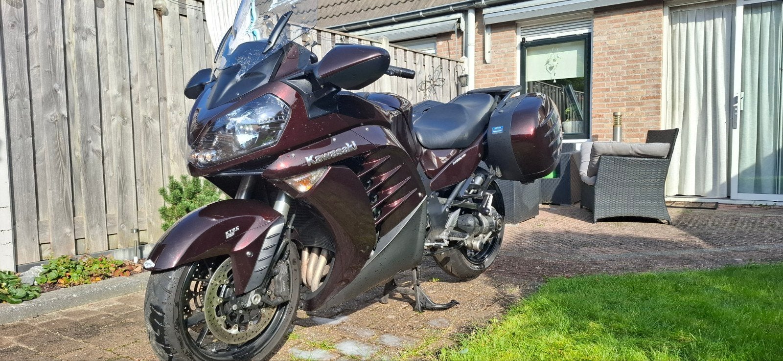 kawasaki gtr 1400 " candy arabian red", Motoren, 4 cilinders, Motorrijbewijs A, 1400 cc, Particulier