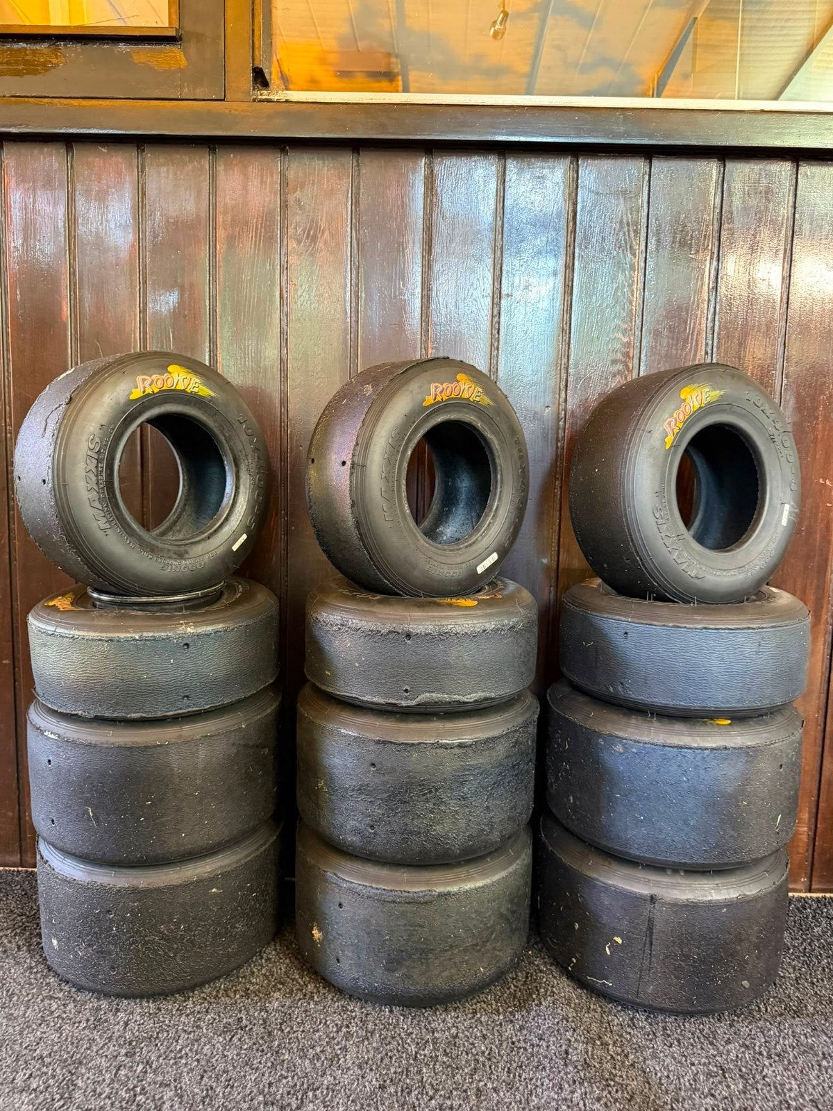 3 sets Maxxis Rookie banden en 1 set Vega regenbanden, Sport en Fitness, Karting, Ophalen, Gebruikt, Onderdelen Kart