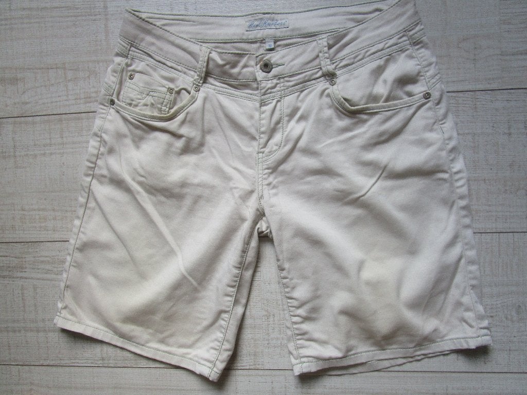 Nieuwe korte broek RED BUTTON mt 40  gebroken wit., Kleding | Dames, Maat 38/40 (M), Kort, Verzenden, Wit
