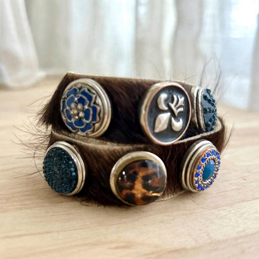 Boho Imitatie Koeienhuid Chunk Armband + 10 Buttons, Ophalen of Verzenden, Zo goed als nieuw, Bruin, Kunststof of Plastic