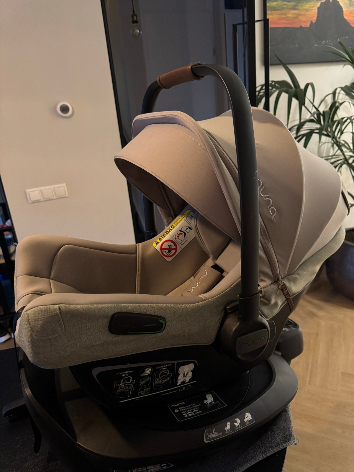 Nuna Pipa Next Autostoel + Base - Beige, Zijbescherming, Zo goed als nieuw, Isofix, 0 t/m 13 kg
