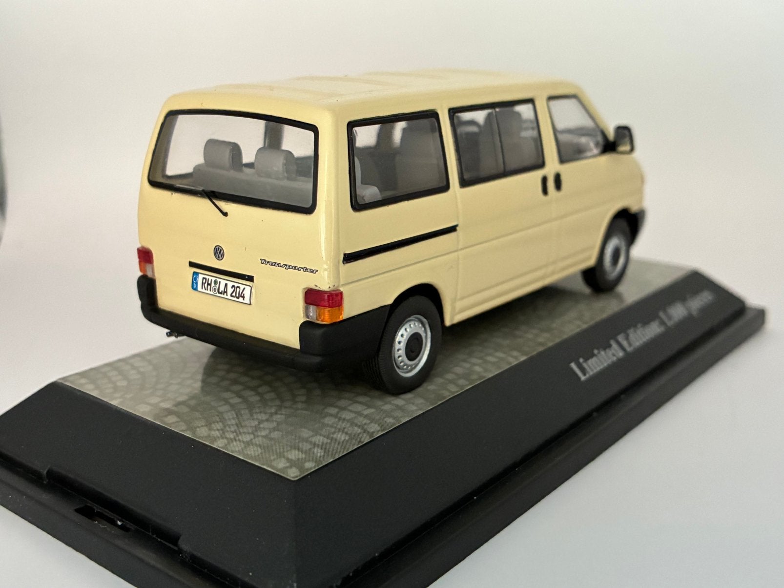 VW Transporter T4 Bus (Type 7D) 2000 - Premium ClassiXXs, Ophalen of Verzenden, Zo goed als nieuw, Auto, Overige merken