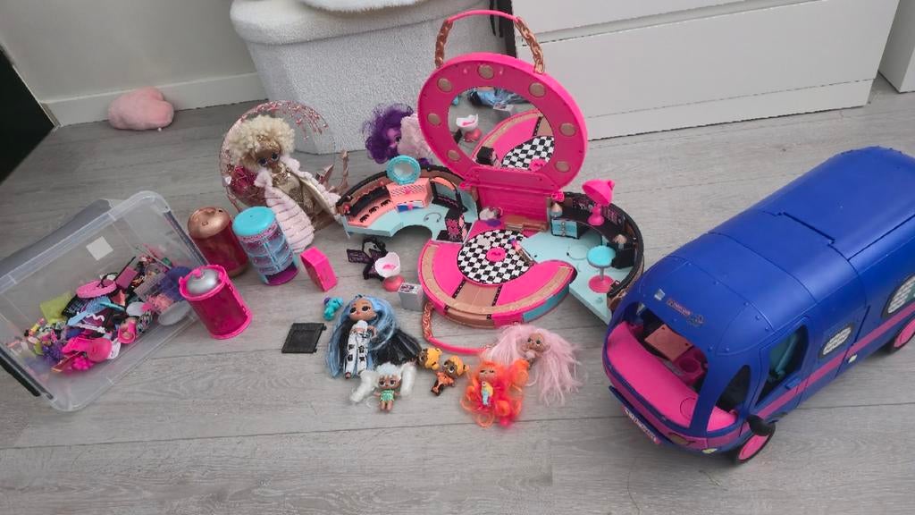 Complete set LOL camper + podiumtas en veel accesoires, Ophalen, Zo goed als nieuw