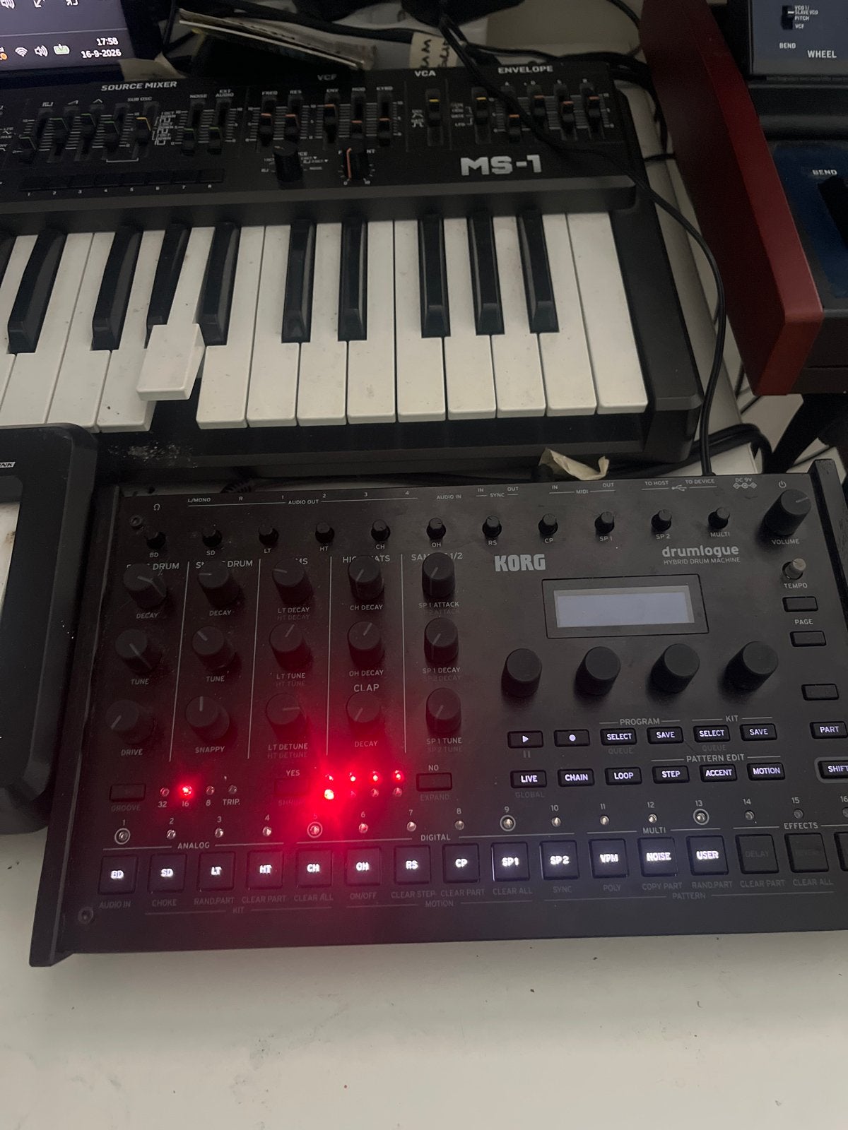 Korg drumlogue met doos, Ophalen of Verzenden, Zo goed als nieuw, Korg, Met midi-aansluiting