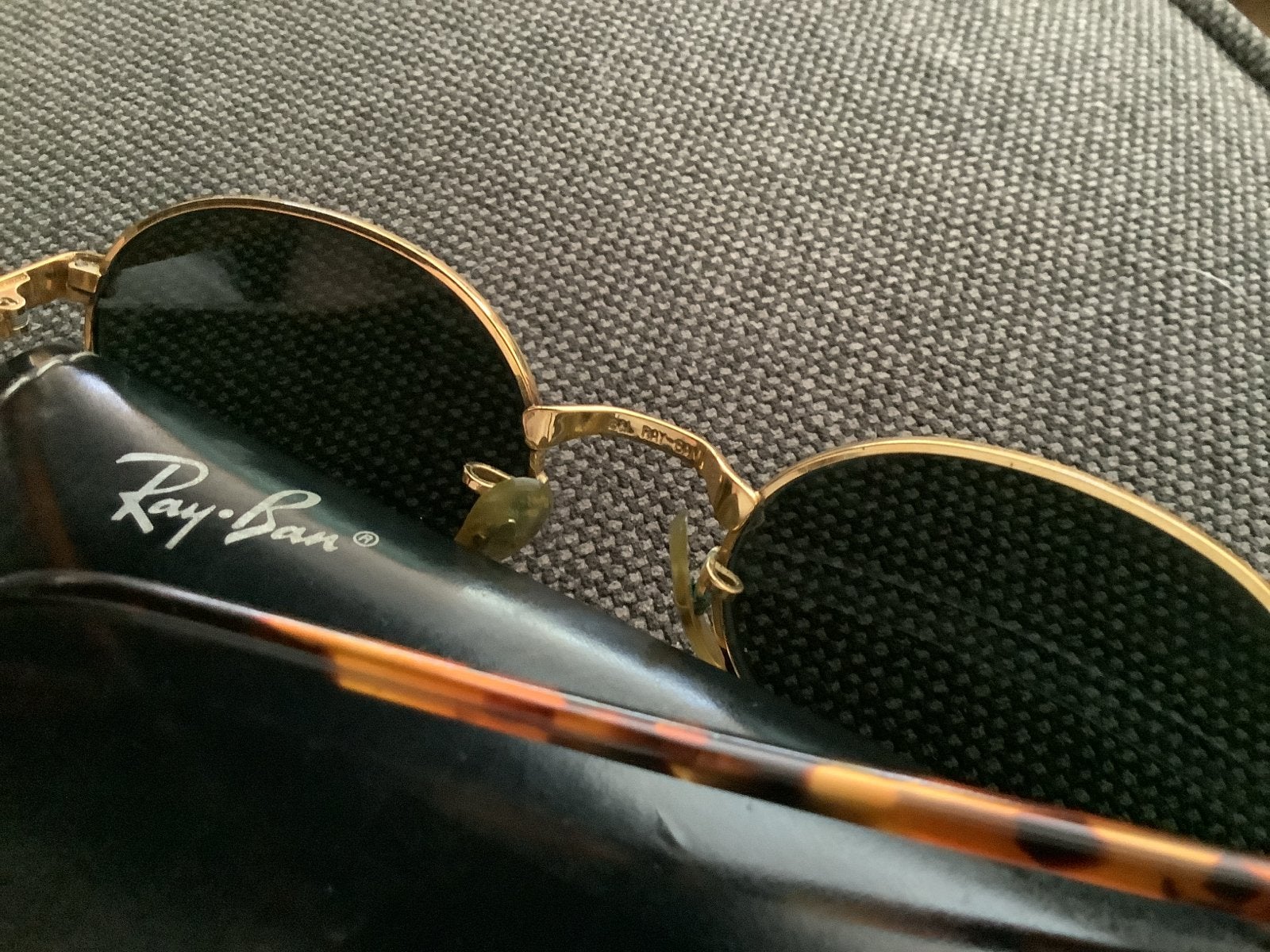 Stijlvolle Ray-Ban zonnebril met etui, Gebruikt, Zonnebril, Zwart, Ophalen of Verzenden