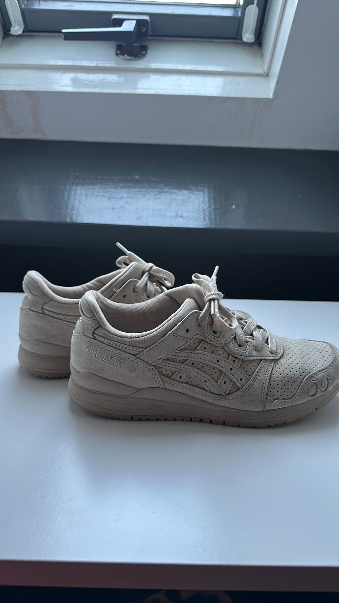 Beige Asics schoenen, Ophalen, Zo goed als nieuw, Overige typen