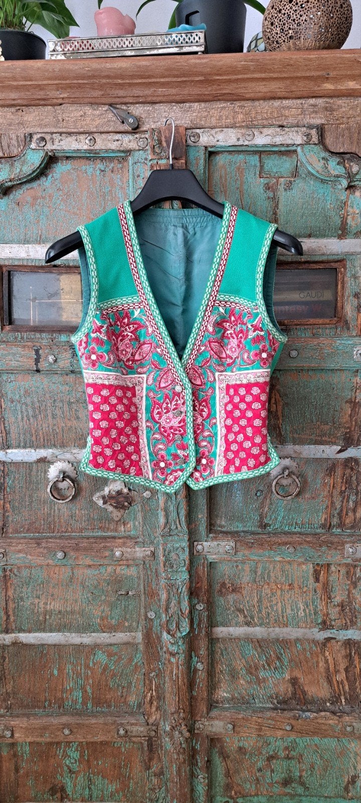 Vintage kleurig vestje maat 38, Kleding | Dames, Bodywarmers, Maat 38/40 (M), Ophalen of Verzenden, Zo goed als nieuw, Groen