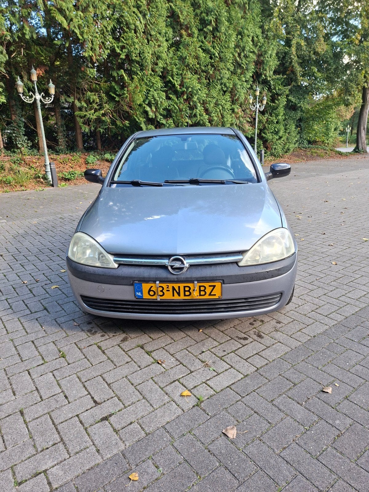 Opel Corsa 1.2 16V 3D 2003 Grijs apk tot 02-08-2027, Auto's, Voorwielaandrijving, 450 kg, 74 pk, 31 €/maand