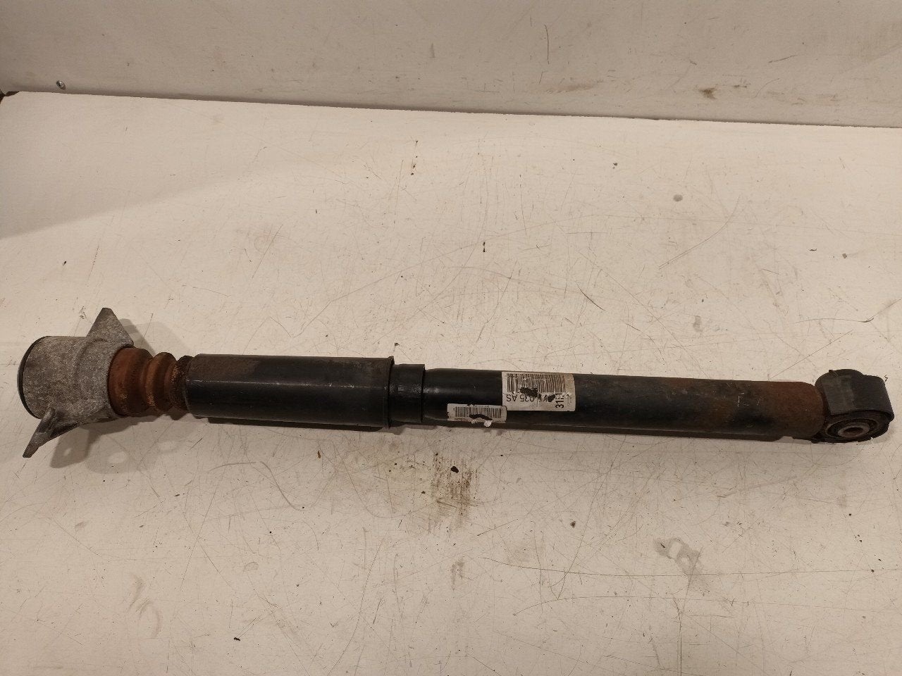 Schokbreker links achter Audi A4, Onderdelen@venauto.nl, Van der Ven Autorecycling B.V., Gebruikt, Ettenseweg 76, 4706 PB Roosendaal, The Netherlands