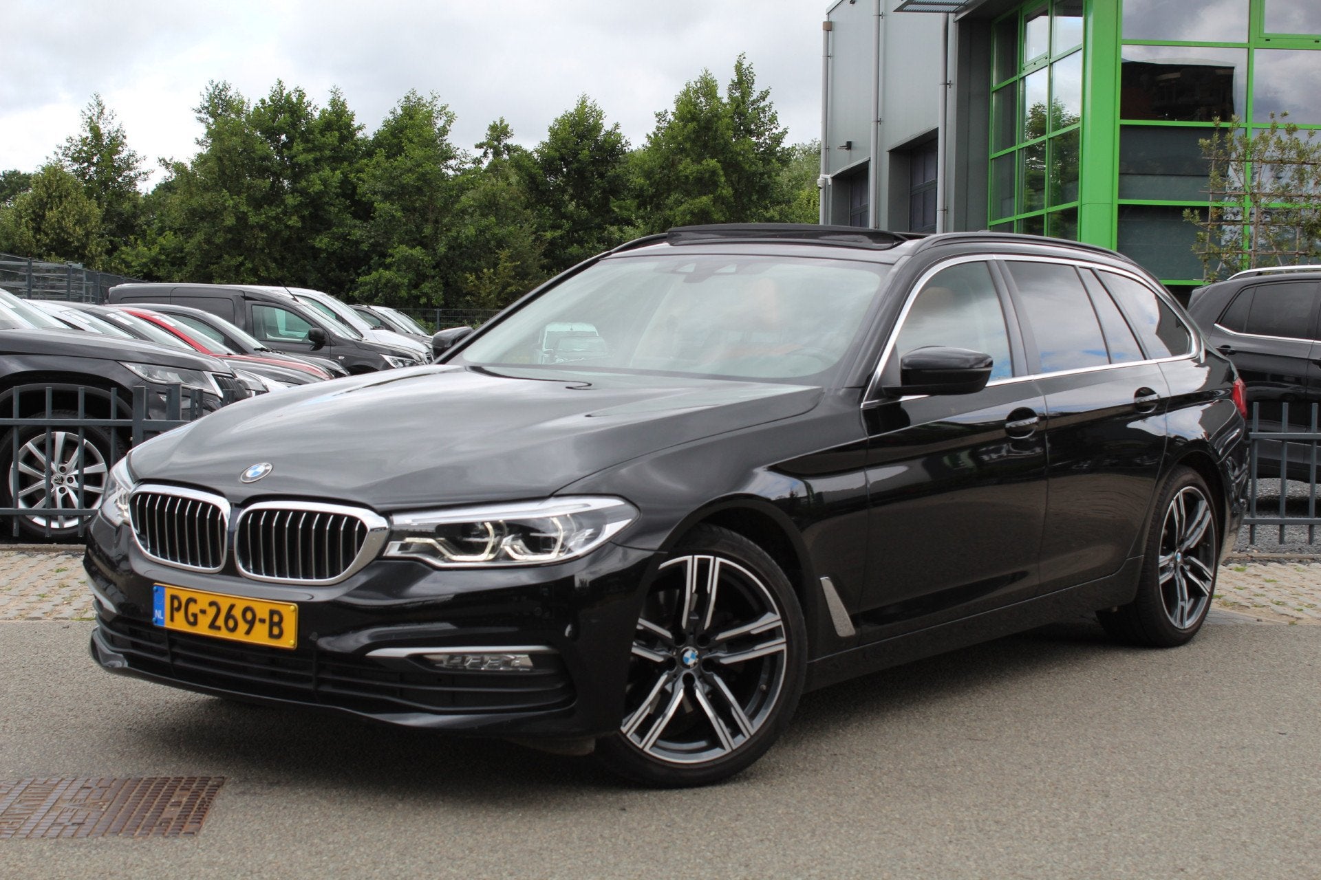 BMW 5 Serie Touring 520d High Executive (bj 2017, automaat), Auto's, Automaat, Achterwielaandrijving, Euro 6, 2000 kg