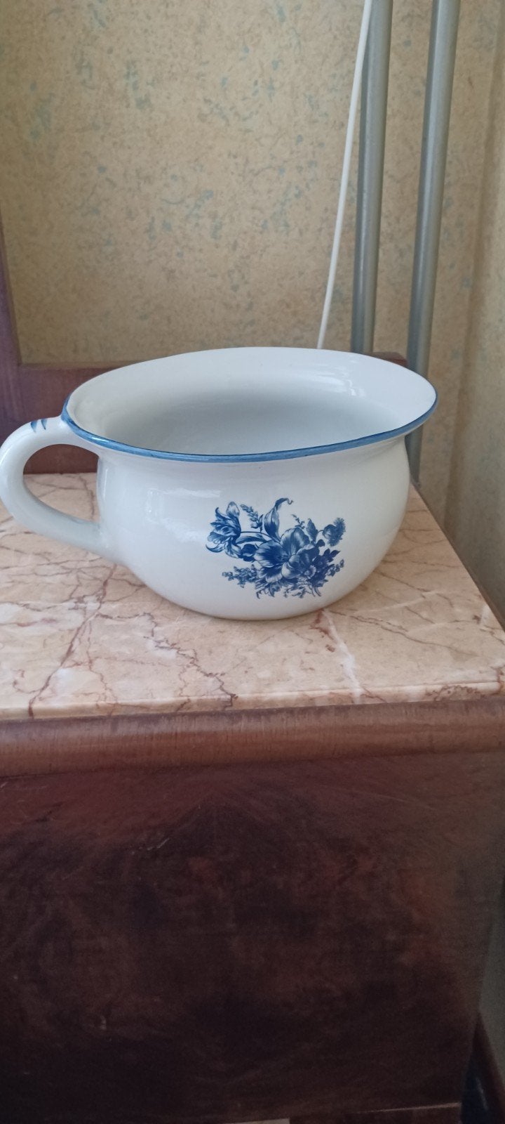 Antieke Po: Wit met Blauw Bloemmotief, Ophalen of Verzenden