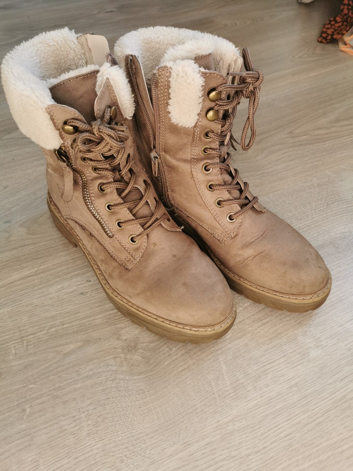 Bruine laarzen 38 met teddy voering, Ophalen of Verzenden, Gedragen, Bruin, Lage of Enkellaarzen
