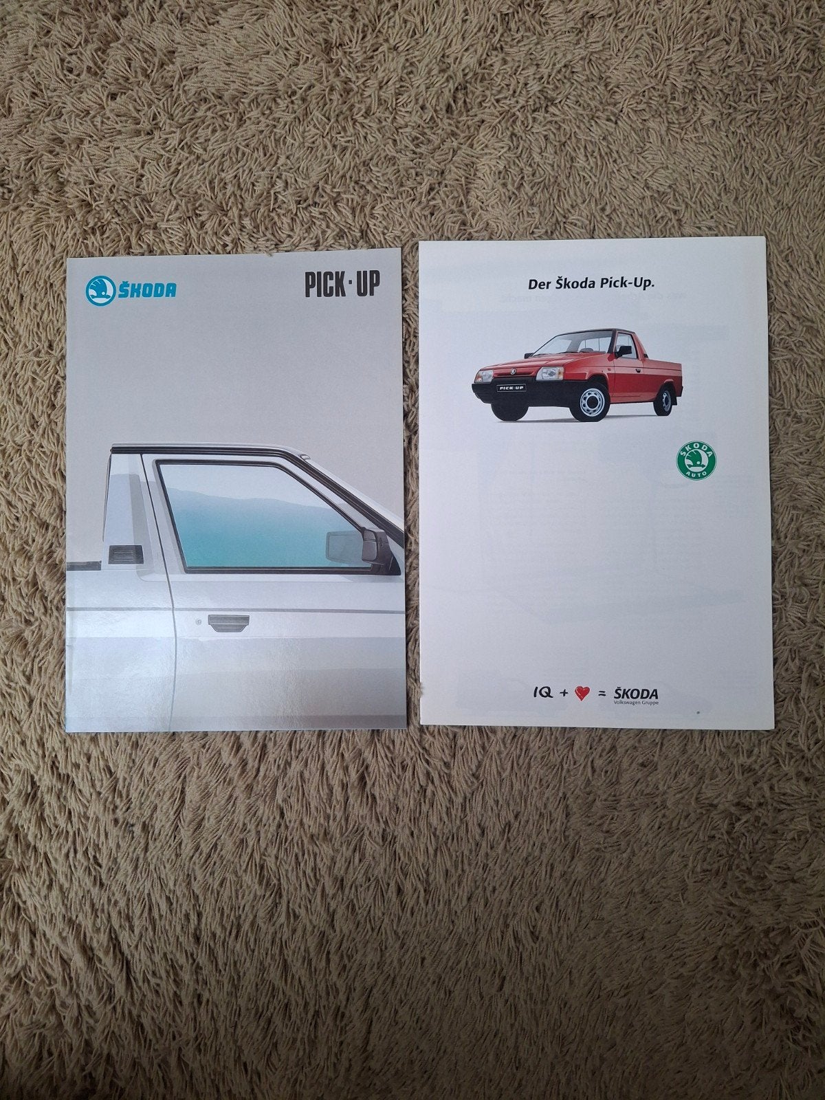 2x autofolder Skoda Pick-up, Verzenden, Zo goed als nieuw, Overige merken