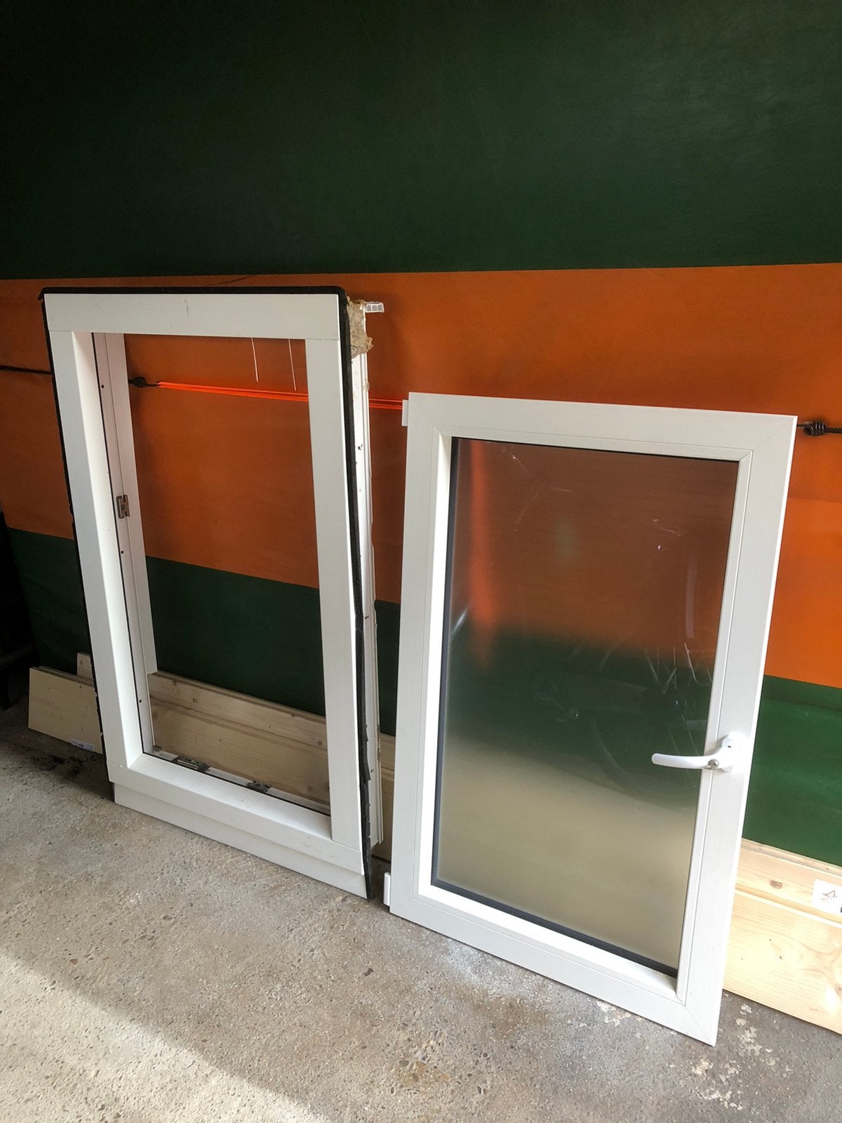 Kunststof kozijn met melkglas voor badkamer of toilet, Doe-het-zelf en Verbouw, Kunststof, Raamkozijn, Zo goed als nieuw, 75 tot 150 cm