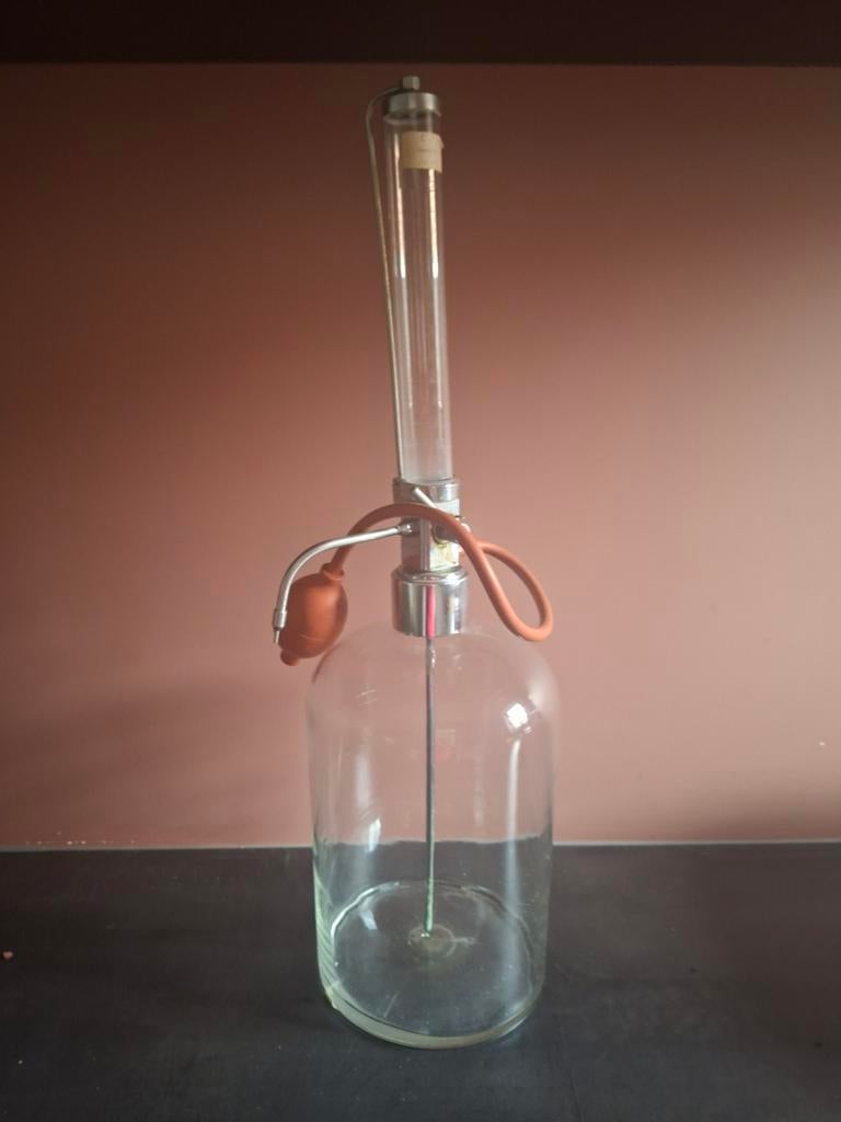 Grote toonbank fles voor eau de cologne, Ophalen of Verzenden, Gebruikt, Parfumfles
