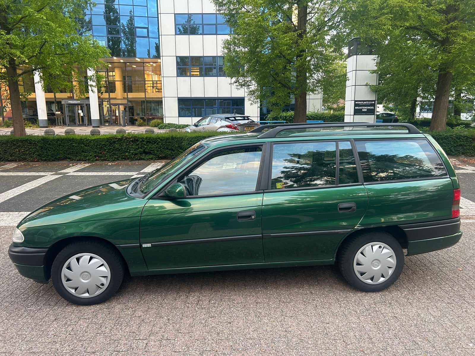 Opel Astra 1.6 I CARAVAN. AUTOMAAT 1996 APK 06-2028 AIRCO, Auto's, Opel, Bedrijf, Astra, Benzine, Stationwagon, Automaat, Origineel Nederlands