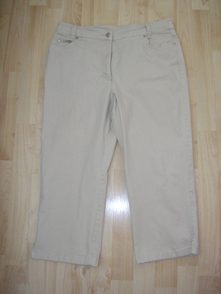 Driekwart broek maat 42, Beige, Maat 42/44 (L), Nieuw, Ophalen of Verzenden