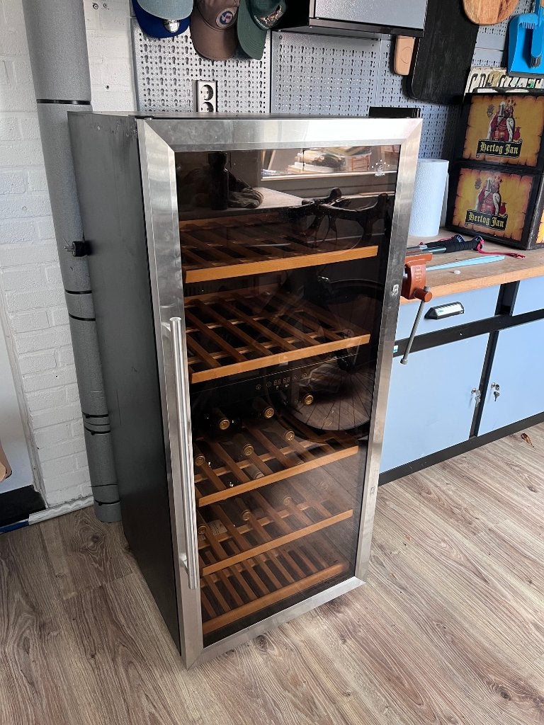 Wijnklimaatkast - werkt niet - Hobby/onderdelen/reparatie, Zonder vriesvak, 200 liter of meer, Niet werkend, 45 tot 60 cm