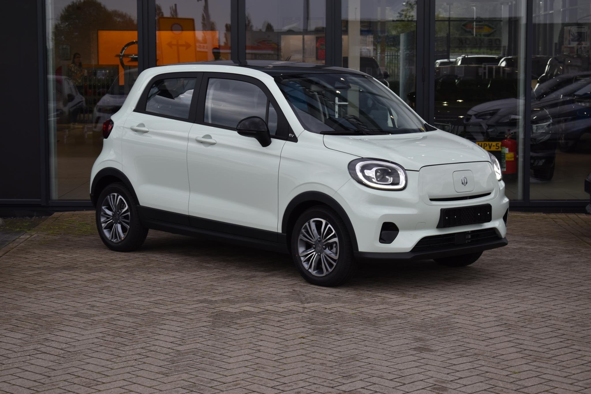 Leapmotor T03 Design 37.3 kWh VOORRAAD KORTING, Auto's, Leapmotor, 12 maanden, Stof, Parkeersensor, 4 stoelen