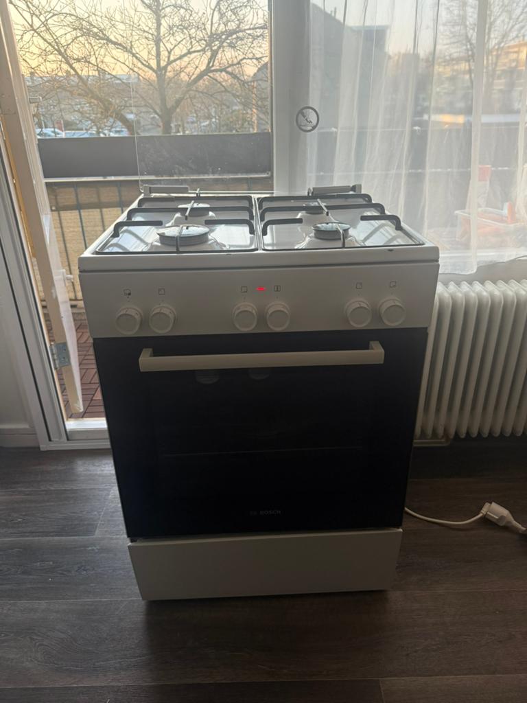 Bosch 4 pits fornuis met oven, Witgoed en Apparatuur, Fornuizen, Ophalen, 4 kookzones, Gas, Vrijstaand