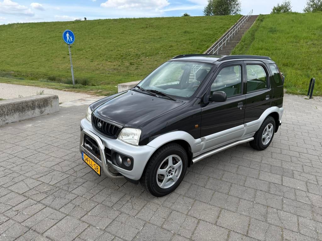 Daihatsu Terios 1.3 2WD AUTOMAAT NIEUWE BANDEN FRISSE AUTO, 1350 kg, 40 €/maand, Metallic lak, 4 cilinders