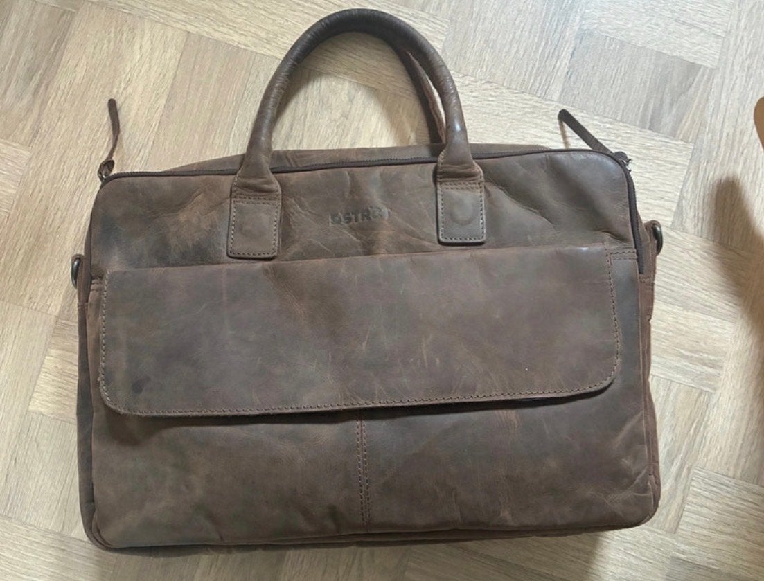 District Laptoptas - Bruin Leer, Computers en Software, Laptoptassen, 15 inch, Nieuw, Aktetas, Ophalen of Verzenden