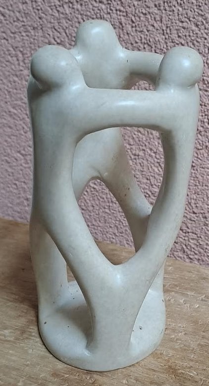Abstracte stenen sculptuur van drie figuren, Ophalen of Verzenden, Beeld