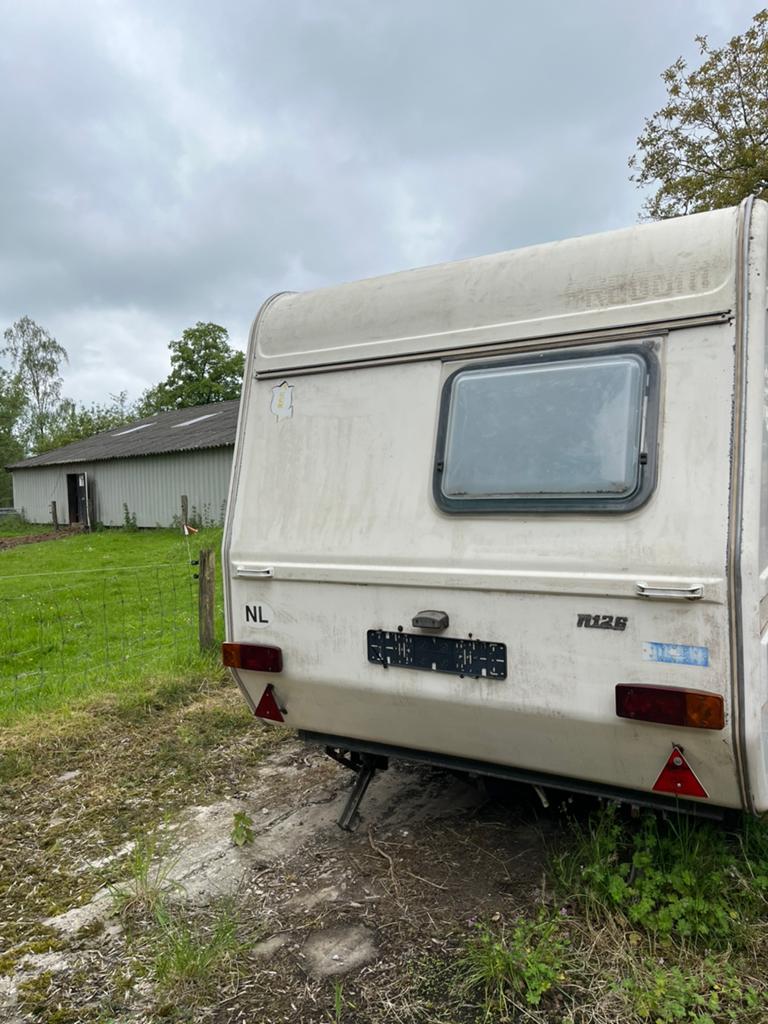 Leuke predom caravan te koop!, Vast bed, Particulier, 500 - 750 kg, Predom