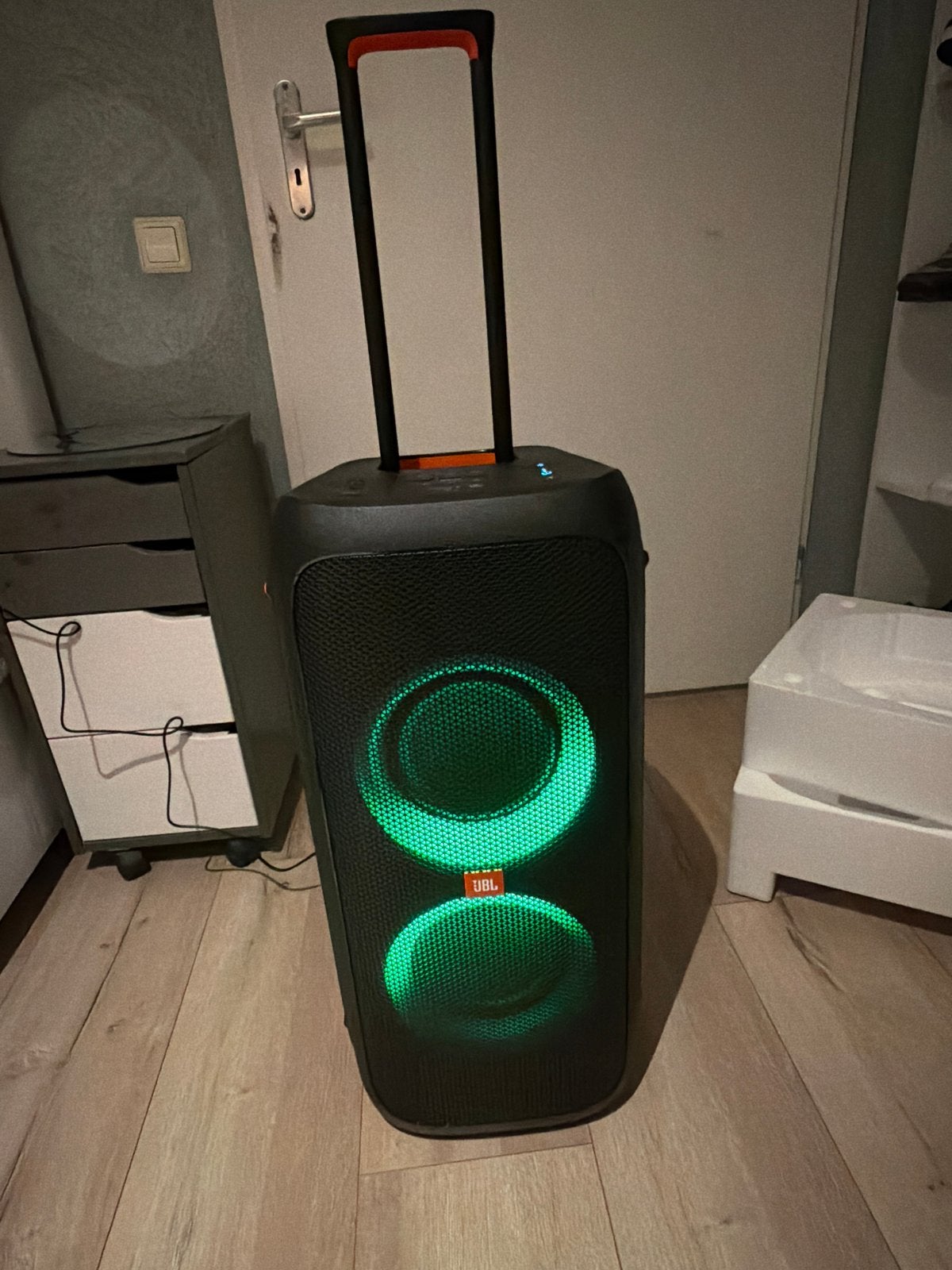 JBL PartyBox On-The-Go Draagbare Bluetooth Speaker te huur!!, JBL, Overige typen, Ophalen of Verzenden, Zo goed als nieuw