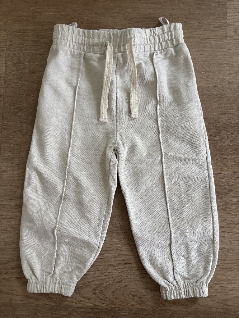Comfortabele lichtgrijze broek voor baby's, Zeeman, Gebruikt, Broekje, Jongetje of Meisje