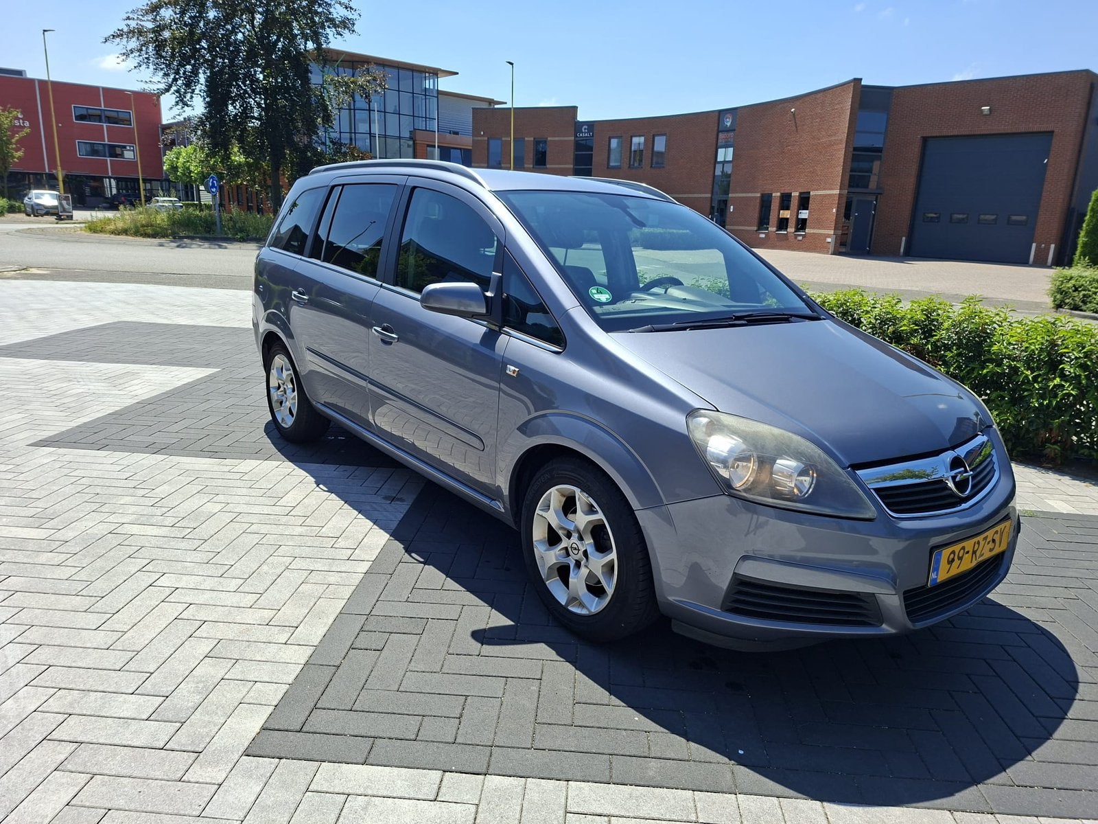 Opel Zafira 1.6 2005 Grijs 1 jaar APK