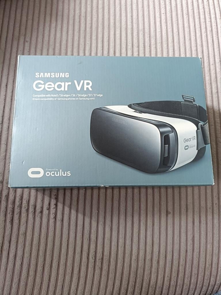 Samsung Gear VR - Virtual Reality Bril (Oculus), Ophalen of Verzenden, Zo goed als nieuw, VR-bril, Telefoon
