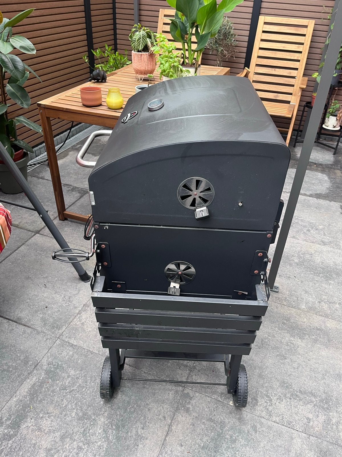 Jamestown Grill barbecue op wielen met deksel en thermometer, Ophalen, Zo goed als nieuw