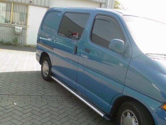 Nissan Vanette Sidebars met rvs trede