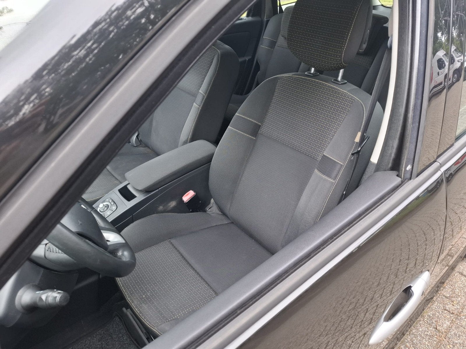 Foto 12 van RENAULT GRAND SCENIC 1.4i 6 VERSN. AIRCO APK CRUISE KEYLESS