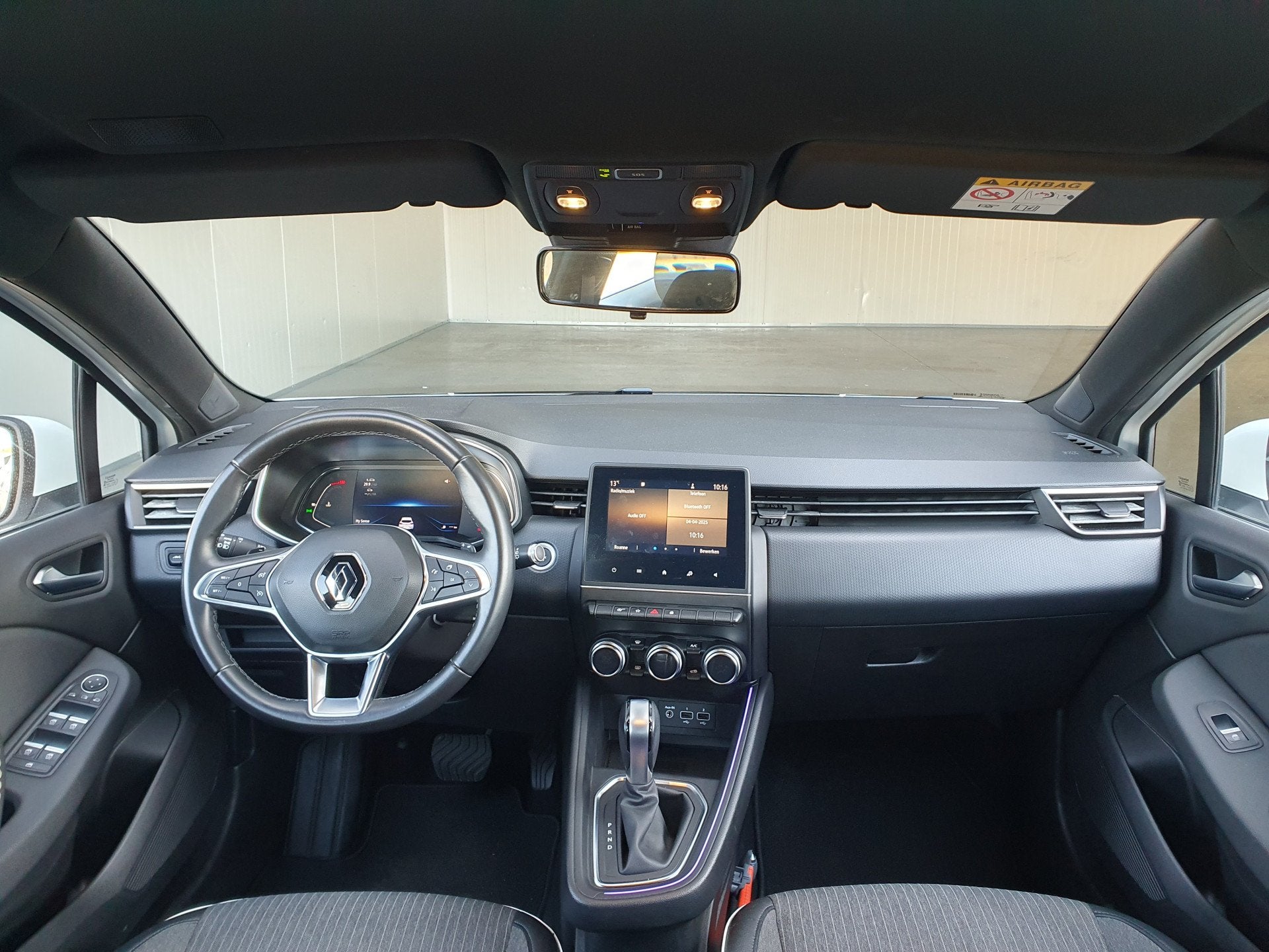 Renault Clio 1.3 TCe Intens CLIMA/CARPLAY/CRUISE/CAMERA/LMV, Auto's, Stof, Gebruikt, Euro 6, 4 cilinders