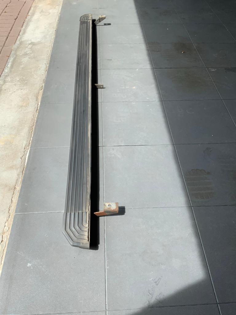 2 Treeplanken verlengde Mercedes V-klasse 2022 lengte 2.60 m, Ophalen, Gebruikt