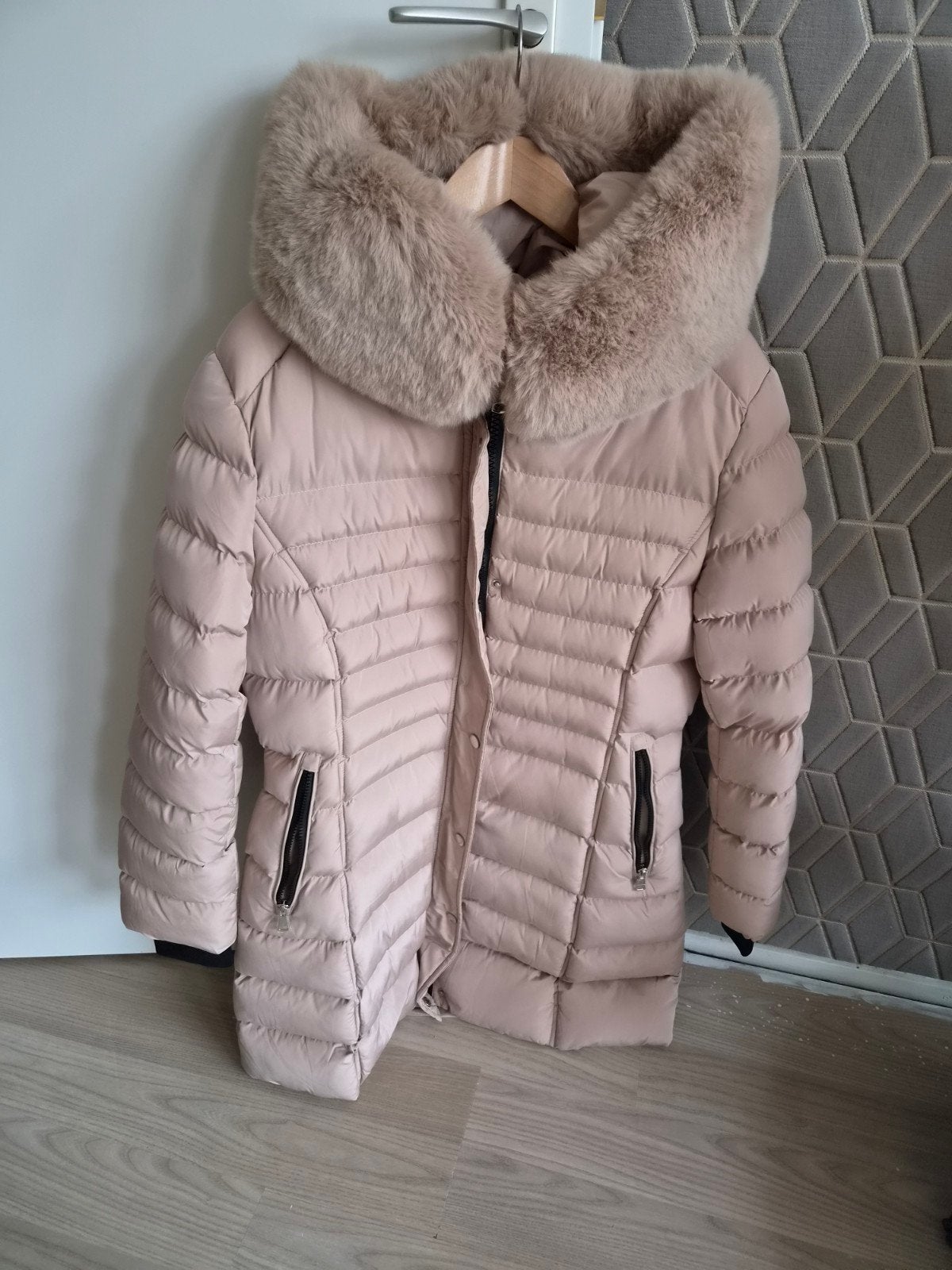 Dames winterjas, Ophalen, Zo goed als nieuw