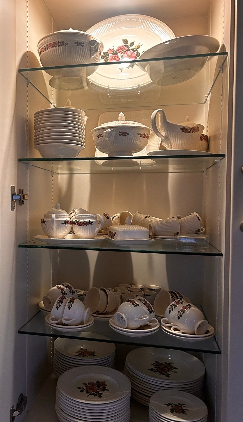 Compleet z.g.a.n. 12-delig Wedgwood Briar Rose servies, Ophalen, Klassiek, Zo goed als nieuw, Wedgwood