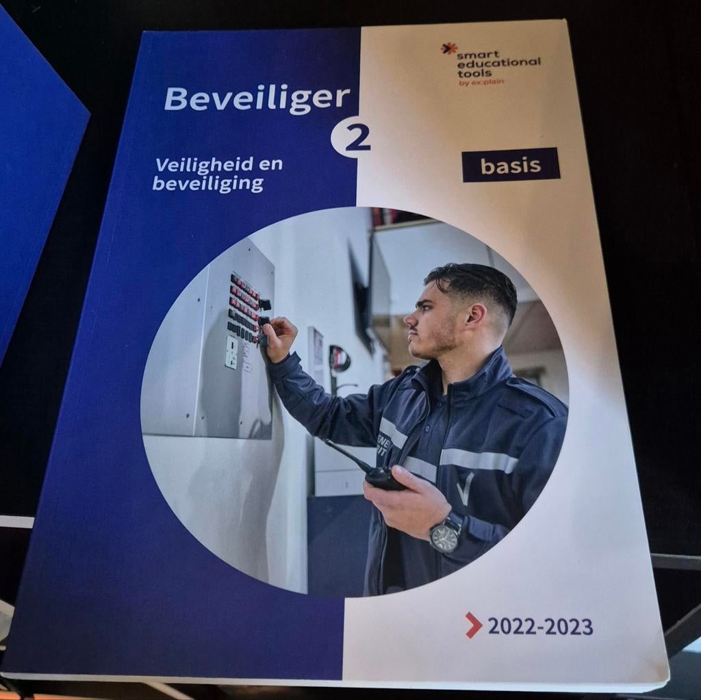 Lesboeken Beveiliger 2, Boeken, Ophalen of Verzenden, Beta, Gelezen, MBO