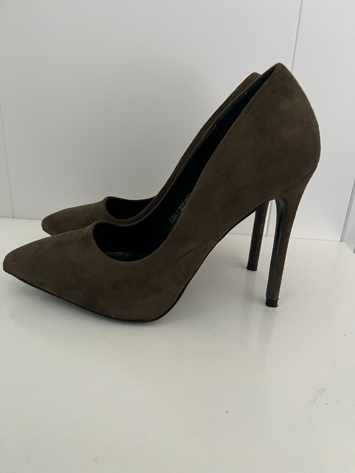 Mooie bruine pumps met hoge hakken, Bruin, Nieuw, Ophalen of Verzenden, Schoenen met hoge hakken