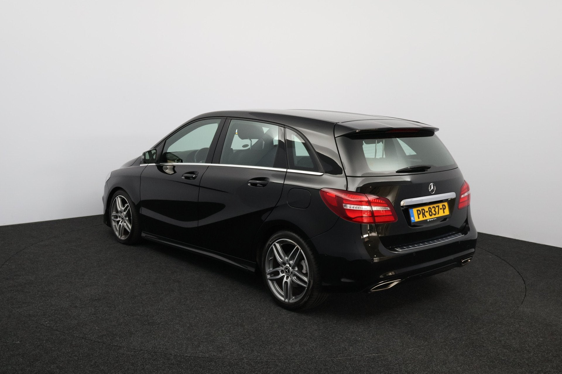 Mercedes-Benz B-Klasse 180 Business Solution AMG/ AUTOMAAT!/, Auto's, 1325 kg, Gebruikt, 4 cilinders, Parkeerassistent