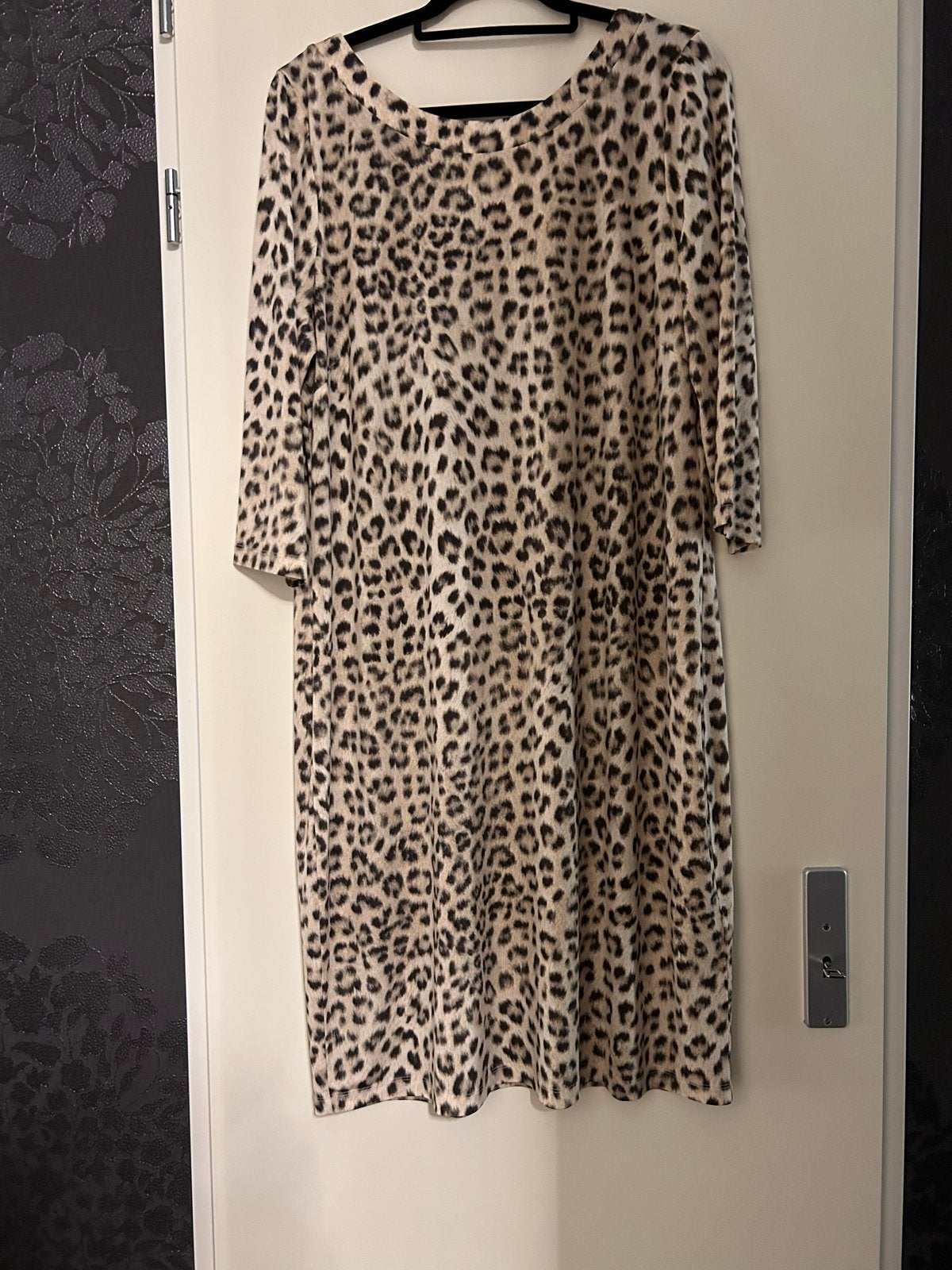 oui jurk 44, Kleding | Dames, Verzenden, Zo goed als nieuw, Maat 42/44 (L), Onder de knie