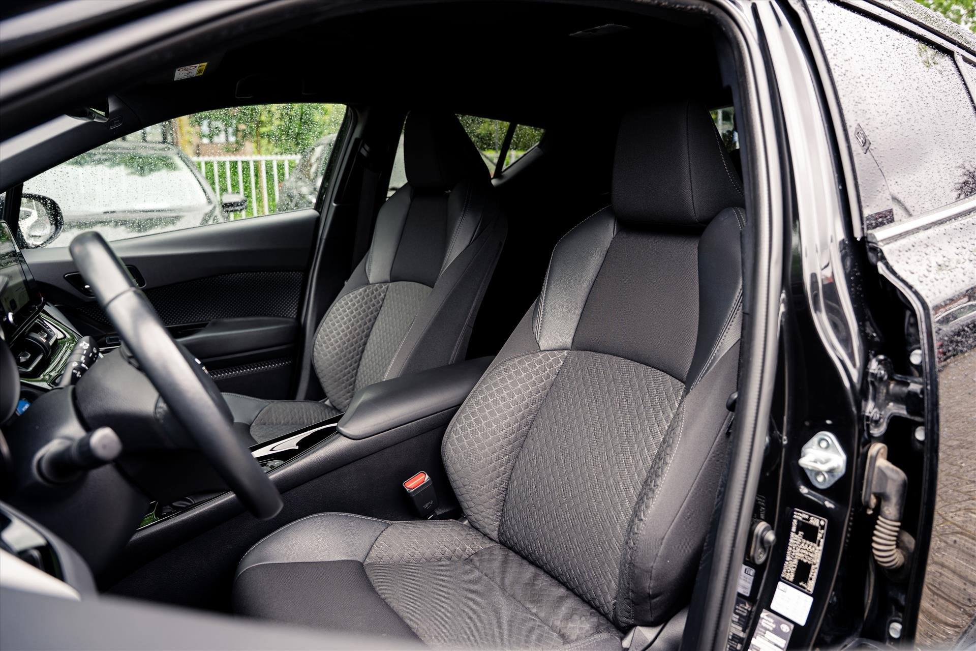 Toyota C-Hr 1.8 Hybrid Advance Automaat | Carplay | Adaptiev, Auto's, Dealer onderhouden, Euro 6, 4 cilinders, Leder en Stof