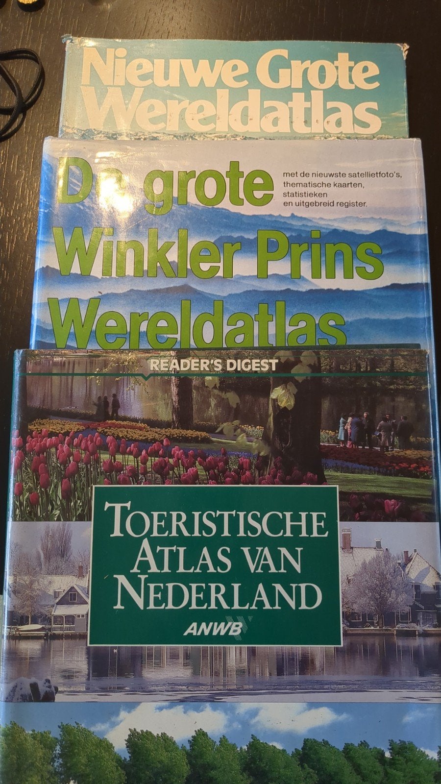 Wereldatlassen en Toeristische Atlas van Nederland, Gelezen, Overige atlassen, Ophalen of Verzenden, 1800 tot 2000