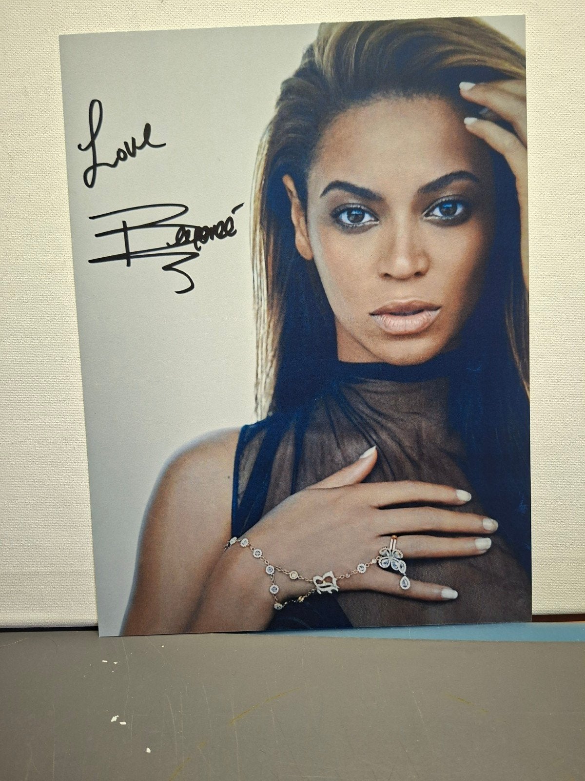 BEYONCE SINGER-MODEL-ACTRESS USA, Verzenden, Zo goed als nieuw, Foto of Kaart, Gesigneerd