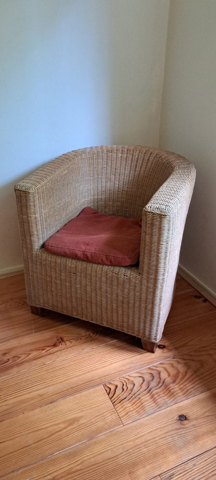 Rotan fauteuil met kussen - Zo goed als nieuw, Ophalen, Minder dan 75 cm, Zo goed als nieuw, 75 tot 100 cm
