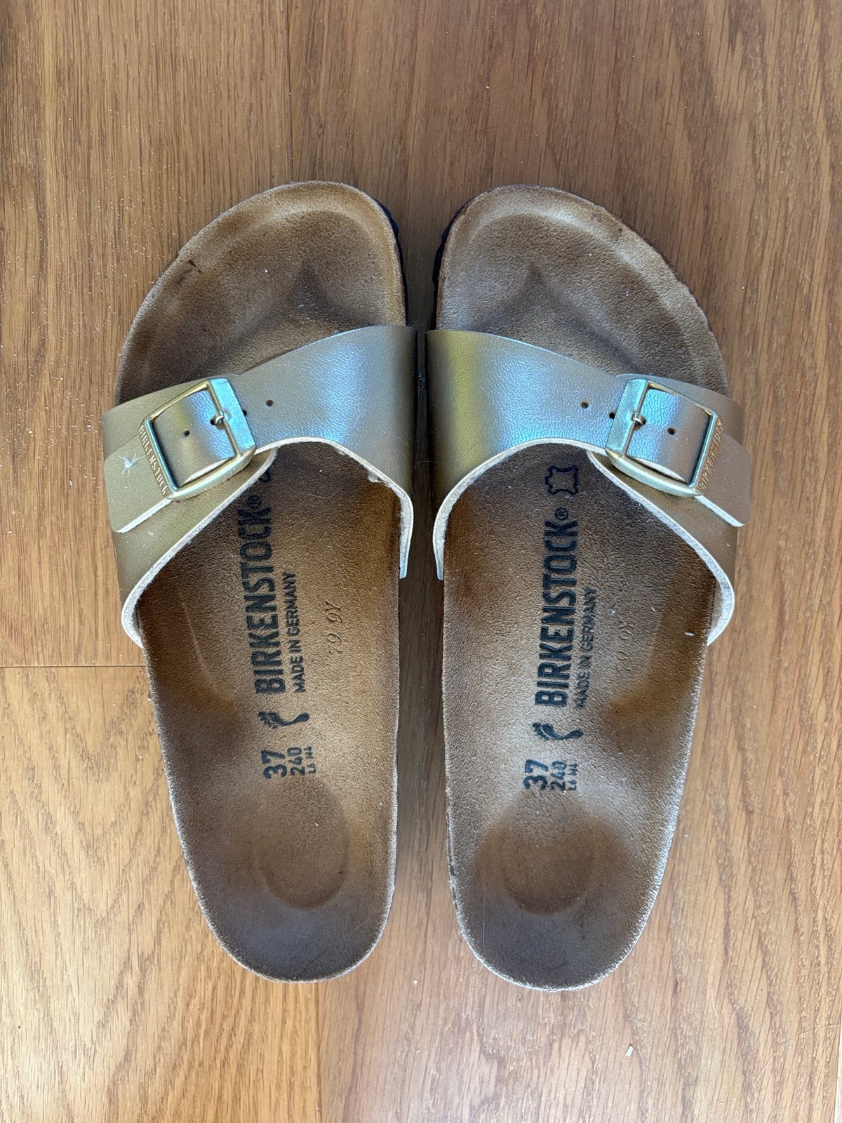 Birkenstock slippers maat 37 - Goud, Kleding | Dames, Schoenen, Ophalen, Gedragen, Overige kleuren, Slippers